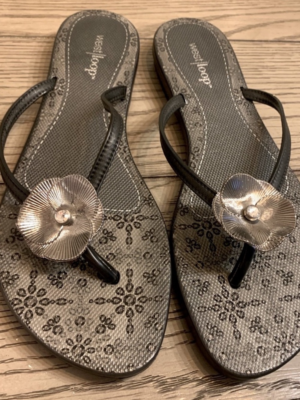 West Loop Gray Sandals with Silver Floral Accents Size 10